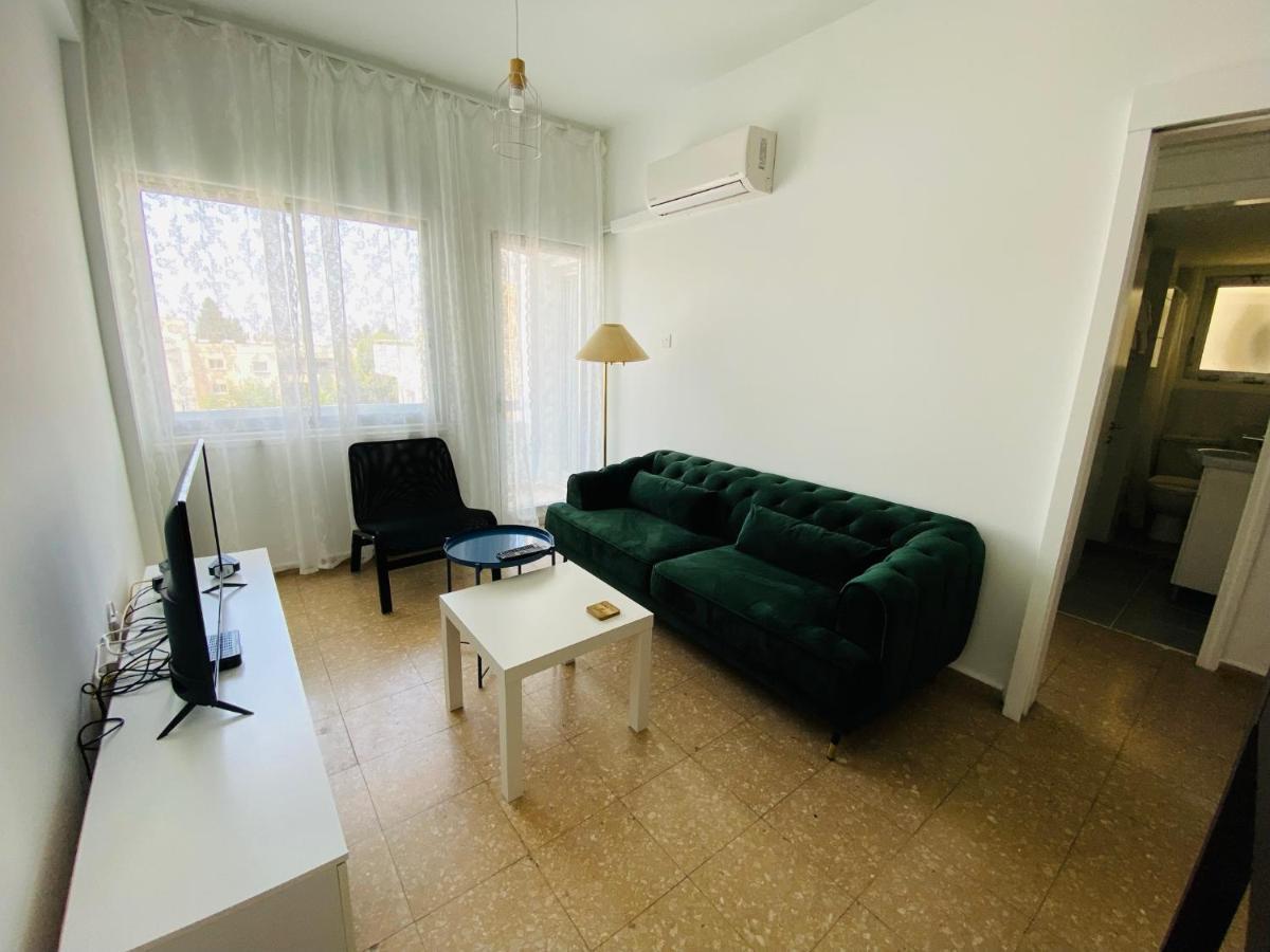 Simple One Bedroom Flat In Engomi Buitenkant foto